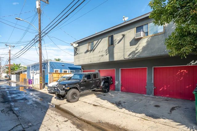 1056 E 6th Street, Long Beach, CA 90802