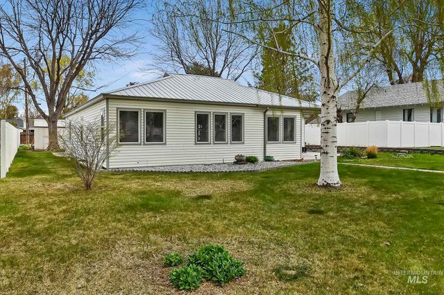 704 E Avenue D, Jerome, ID 83338