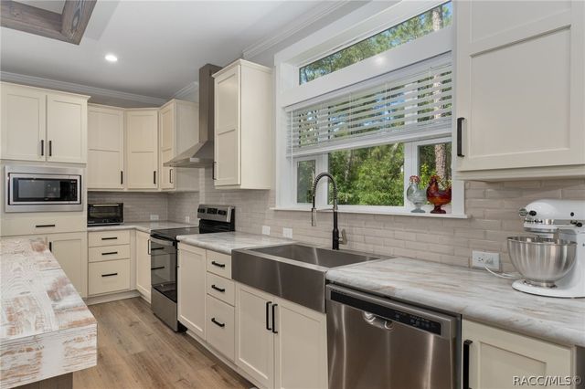 2220 N Donovan Avenue, Crystal River, FL 34428
