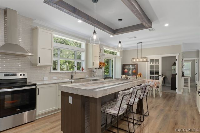 2220 N Donovan Avenue, Crystal River, FL 34428