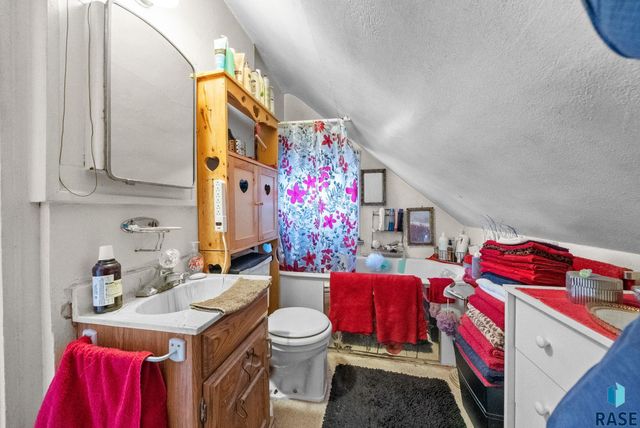 208 S Walts Ave, Sioux Falls, SD 57104