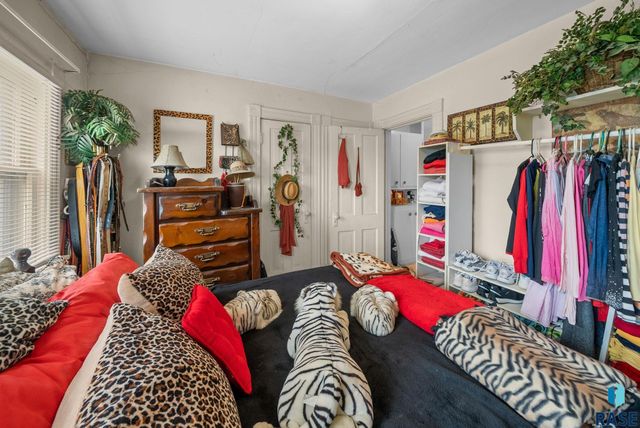208 S Walts Ave, Sioux Falls, SD 57104