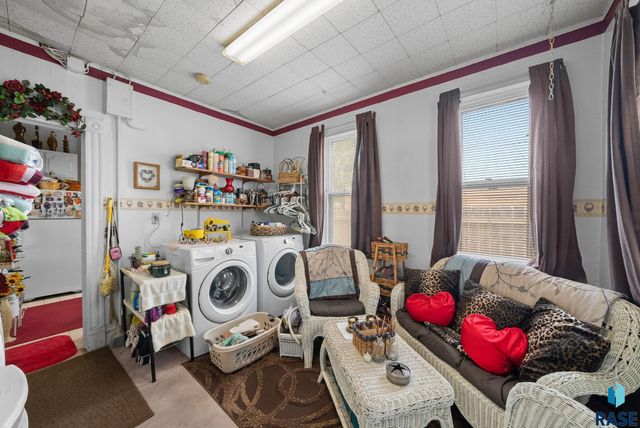 208 S Walts Ave, Sioux Falls, SD 57104