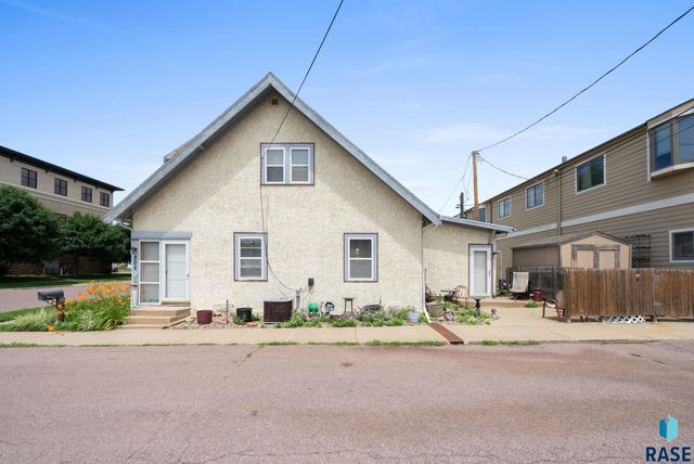 208 S Walts Ave, Sioux Falls, SD 57104