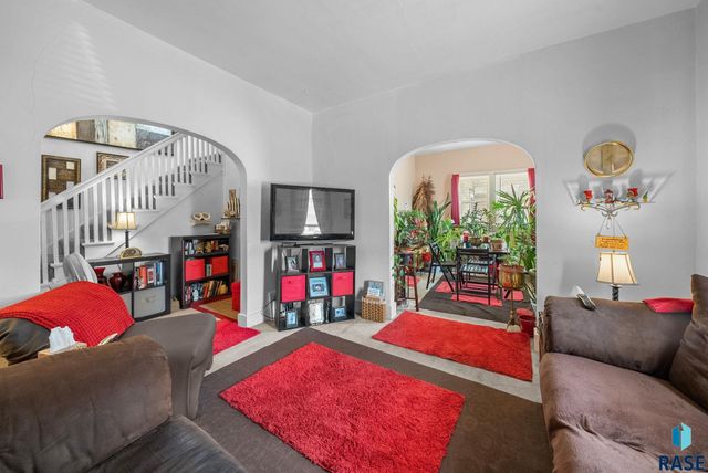 208 S Walts Ave, Sioux Falls, SD 57104