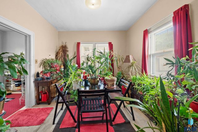 208 S Walts Ave, Sioux Falls, SD 57104