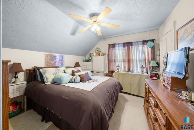 208 S Walts Ave, Sioux Falls, SD 57104