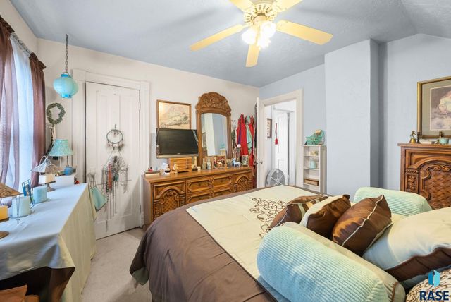 208 S Walts Ave, Sioux Falls, SD 57104