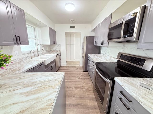 7990 42ND STREET N, Pinellas Park, FL 33781