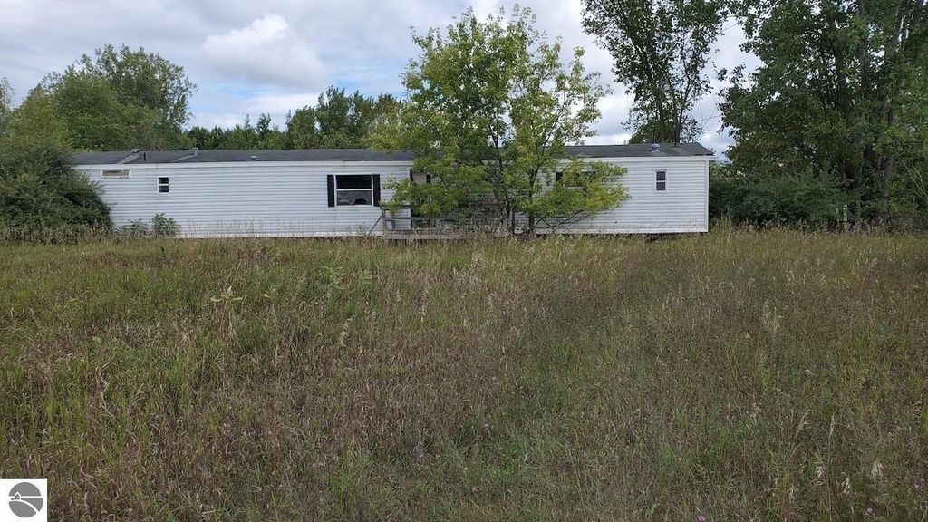 Image 10 of property listing at 2791 E Remick Road, Shepherd, MI 48883