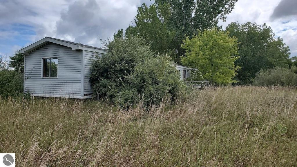 Image 12 of property listing at 2791 E Remick Road, Shepherd, MI 48883