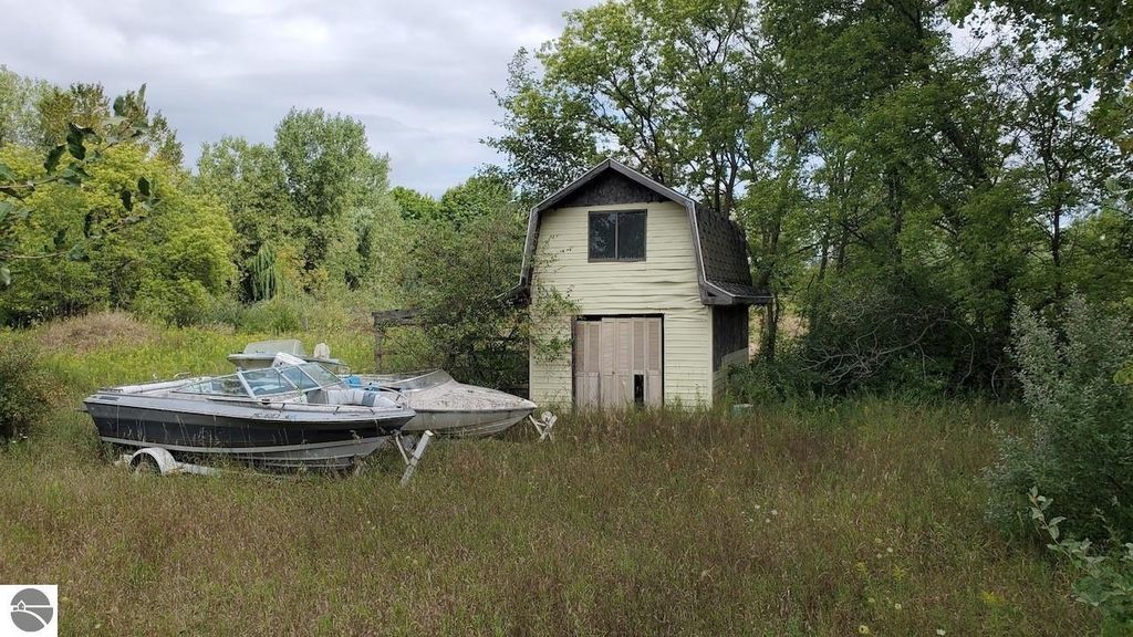 Image 2 of property listing at 2791 E Remick Road, Shepherd, MI 48883