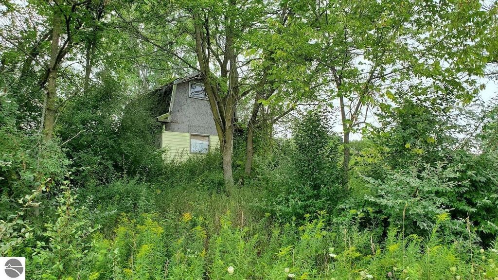 Image 3 of property listing at 2791 E Remick Road, Shepherd, MI 48883