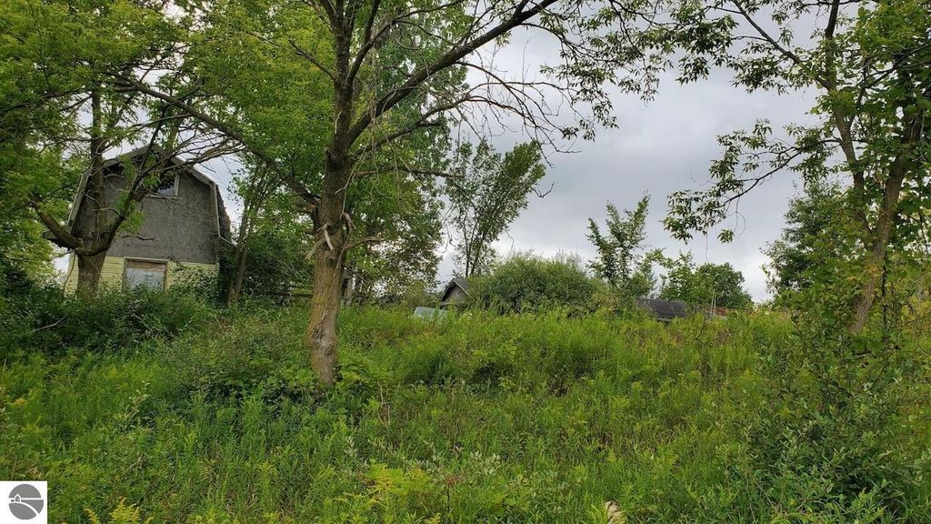 Image 4 of property listing at 2791 E Remick Road, Shepherd, MI 48883