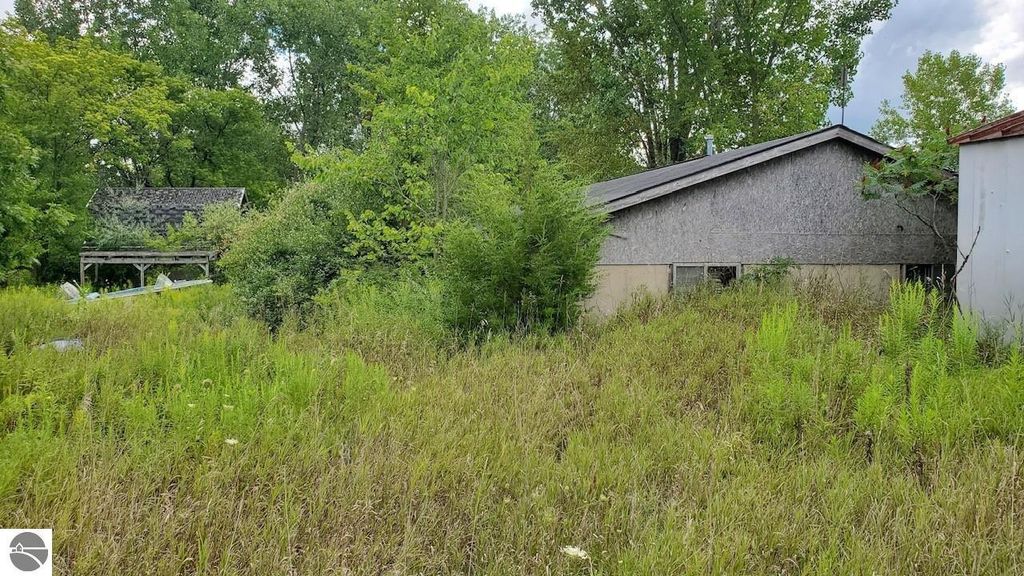 Image 6 of property listing at 2791 E Remick Road, Shepherd, MI 48883