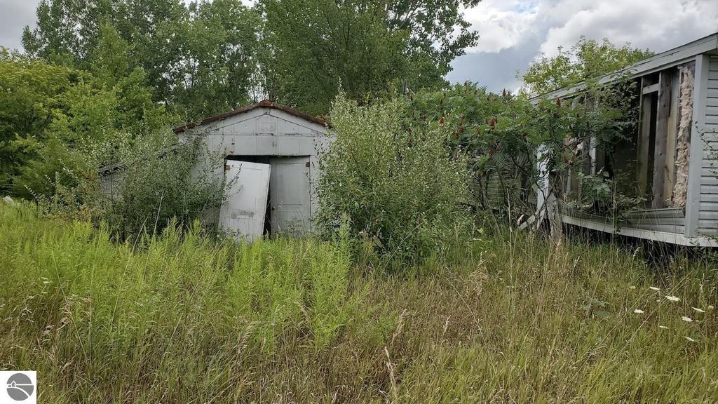 Image 7 of property listing at 2791 E Remick Road, Shepherd, MI 48883