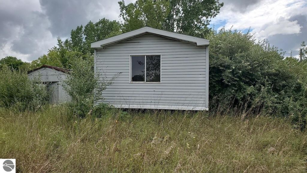 Image 8 of property listing at 2791 E Remick Road, Shepherd, MI 48883