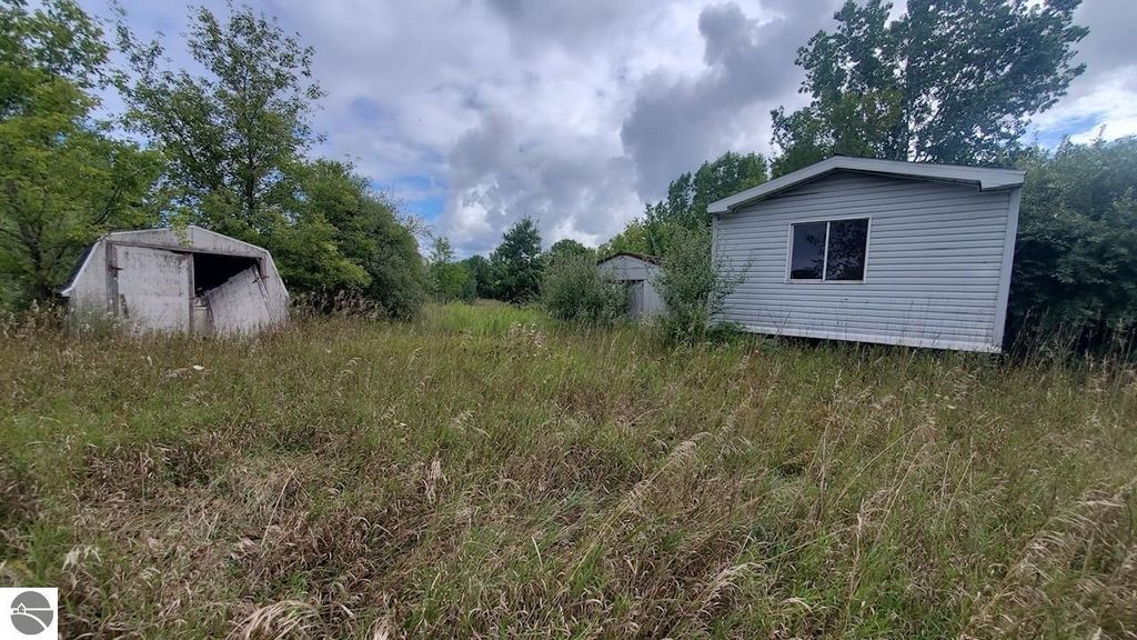 Image 9 of property listing at 2791 E Remick Road, Shepherd, MI 48883