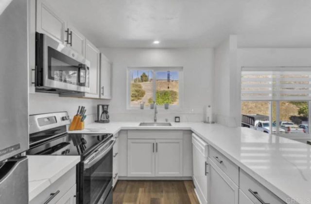 1679 Pentecost Way 6, San Diego, CA 92105
