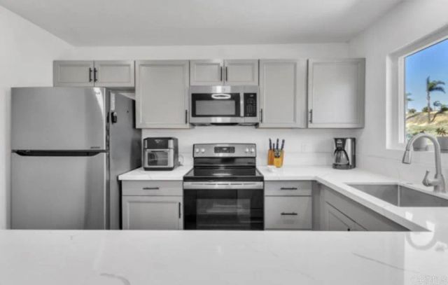 1679 Pentecost Way 6, San Diego, CA 92105
