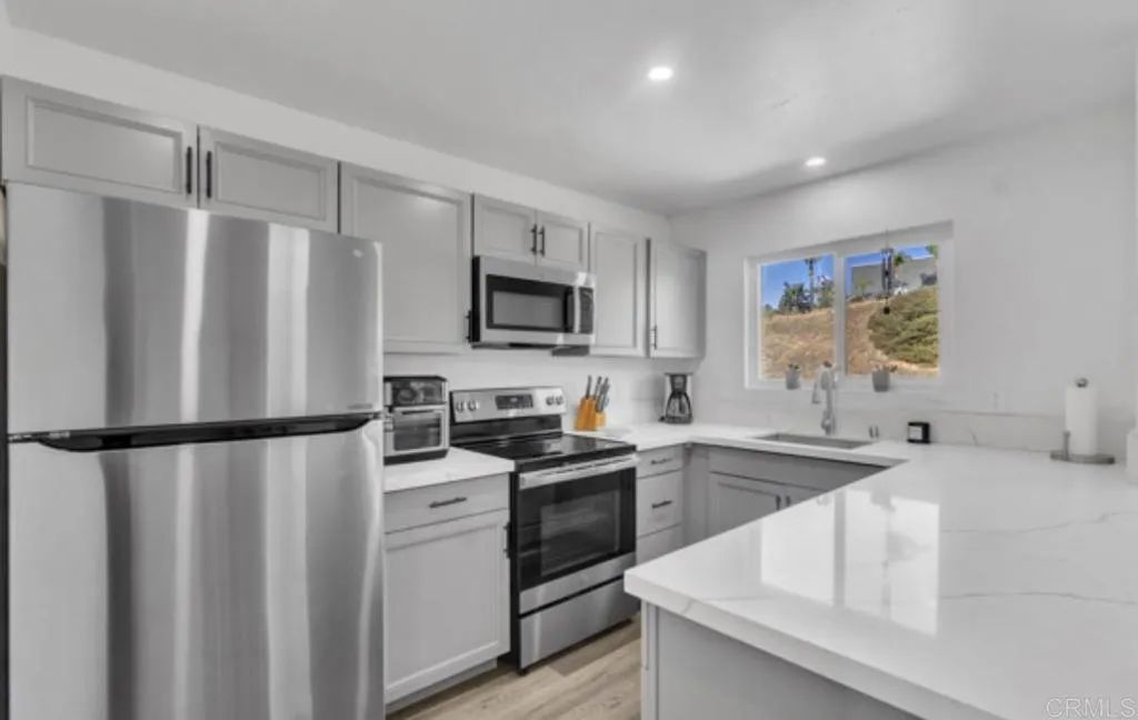 1679 Pentecost Way 6, San Diego, CA 92105