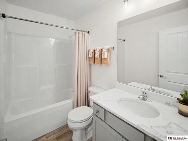 21053 Madison Street, Elkhorn, NE 68022