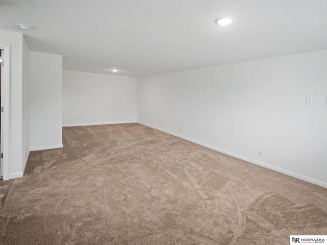 21053 Madison Street, Elkhorn, NE 68022