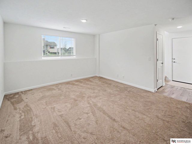 21053 Madison Street, Elkhorn, NE 68022