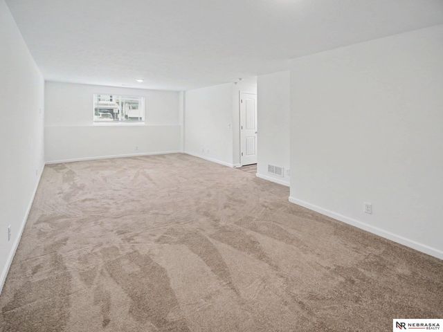 21053 Madison Street, Elkhorn, NE 68022