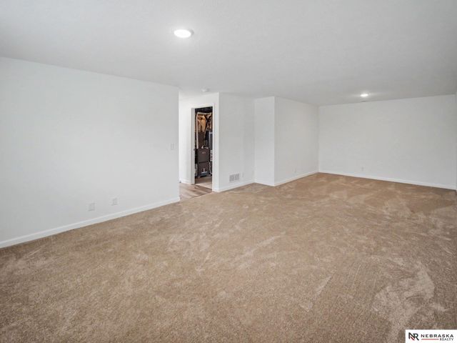 21053 Madison Street, Elkhorn, NE 68022