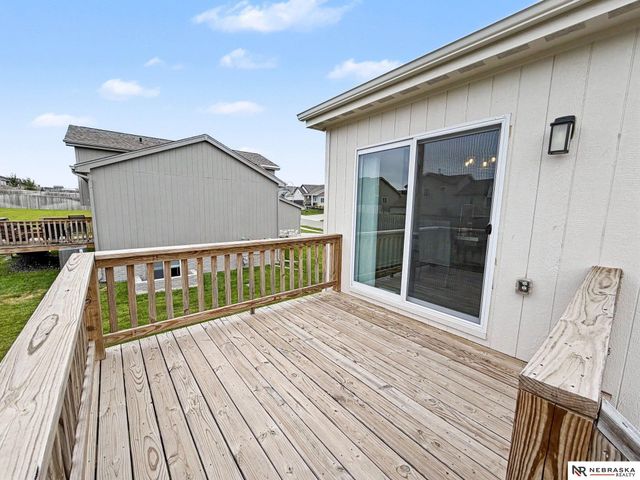 21053 Madison Street, Elkhorn, NE 68022