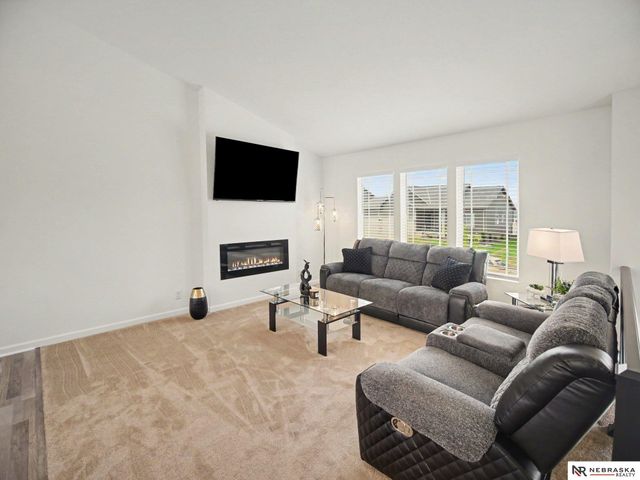 21053 Madison Street, Elkhorn, NE 68022