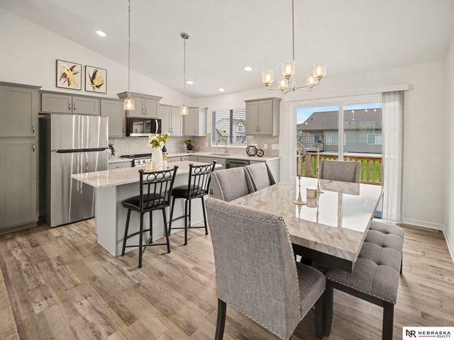 21053 Madison Street, Elkhorn, NE 68022