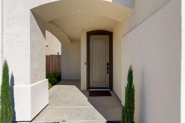 2160 Enchantment Dr, Manteca, CA 95337
