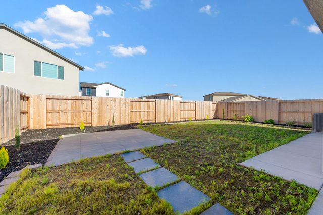 2160 Enchantment Dr, Manteca, CA 95337