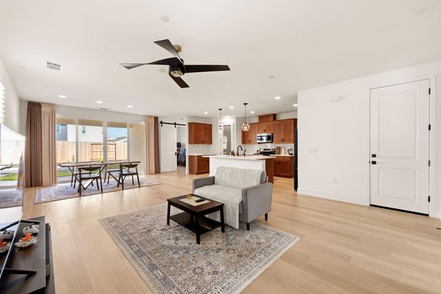 2160 Enchantment Dr, Manteca, CA 95337