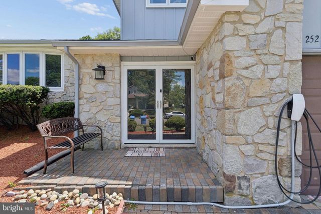 252 SANDRINGHAM RD, Cherry Hill, NJ 08003