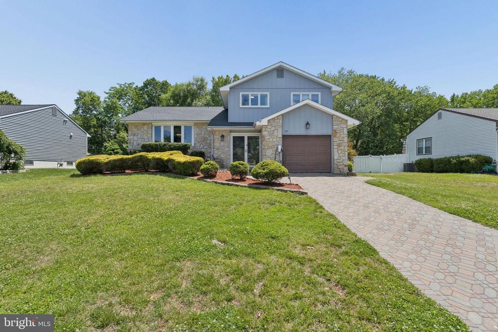 252 SANDRINGHAM RD, Cherry Hill, NJ 08003