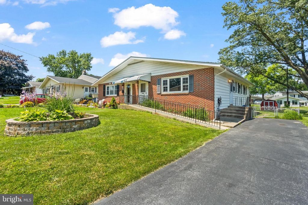 514 GOLDEN ST, Lititz, PA 17543