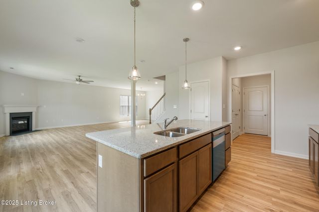 7819 Copper Drift Way, Louisville, KY 40291