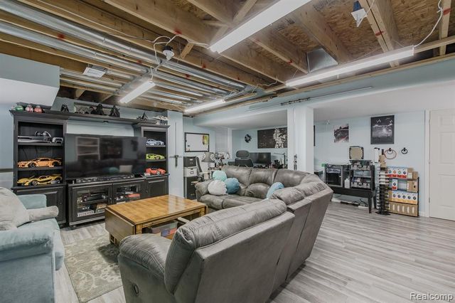 216 W Flint Street, Lake Orion, MI 48362