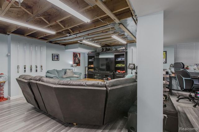 216 W Flint Street, Lake Orion, MI 48362