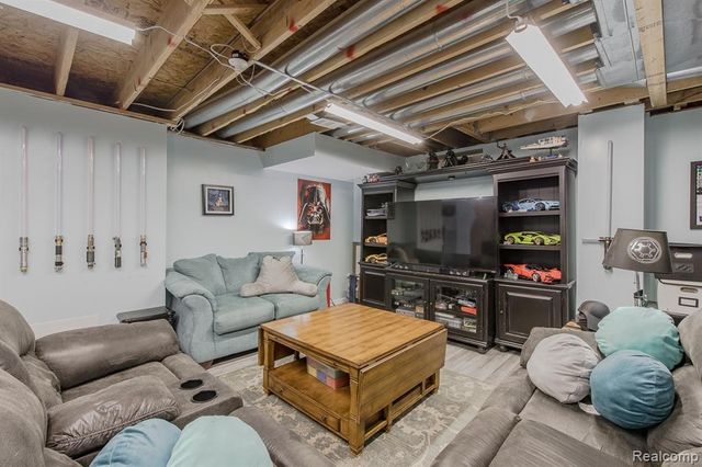 216 W Flint Street, Lake Orion, MI 48362