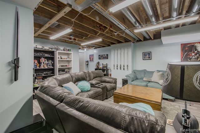 216 W Flint Street, Lake Orion, MI 48362
