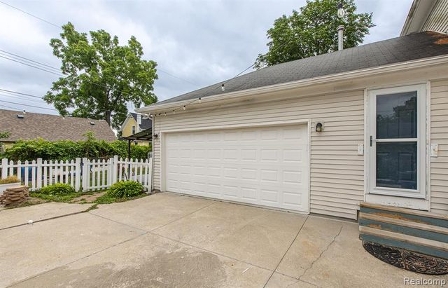 216 W Flint Street, Lake Orion, MI 48362