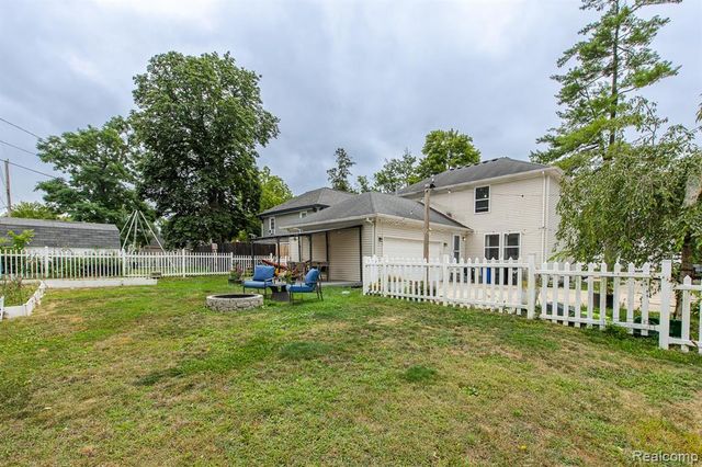 216 W Flint Street, Lake Orion, MI 48362