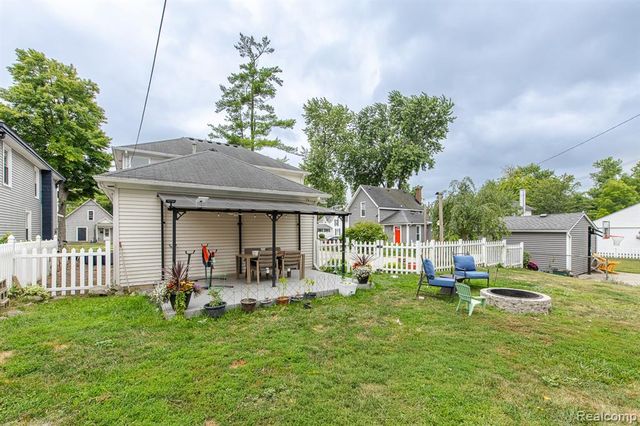 216 W Flint Street, Lake Orion, MI 48362
