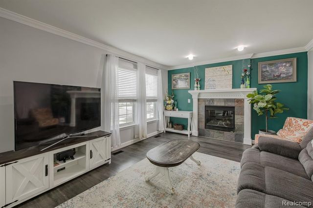 216 W Flint Street, Lake Orion, MI 48362