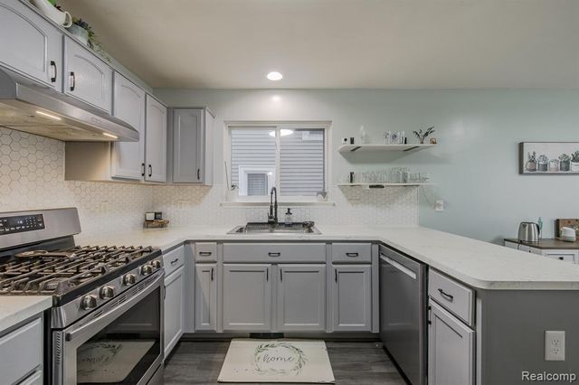 216 W Flint Street, Lake Orion, MI 48362