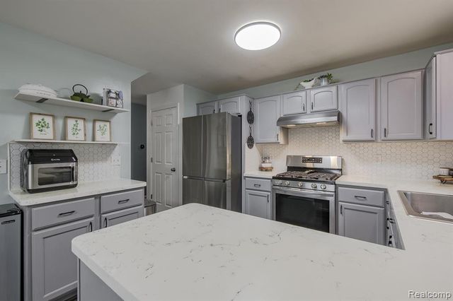 216 W Flint Street, Lake Orion, MI 48362